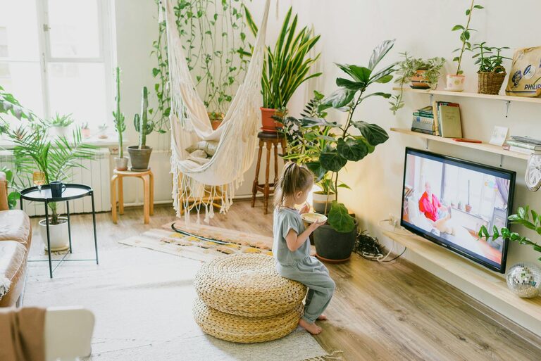 Cozy Living Spaces on a Budget: Simple Tips for Warm and Inviting Homes